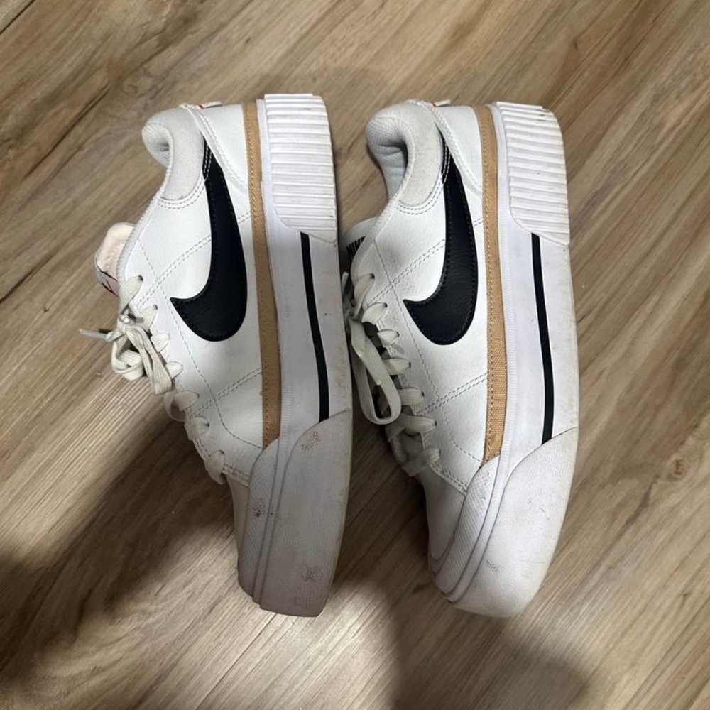 Nike Court Legacy Lift Sneakers